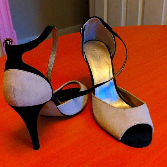 Shoes - Picture 1 of 6